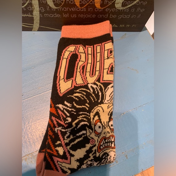 Disney Accessories - Cruella socks 9-11 womens